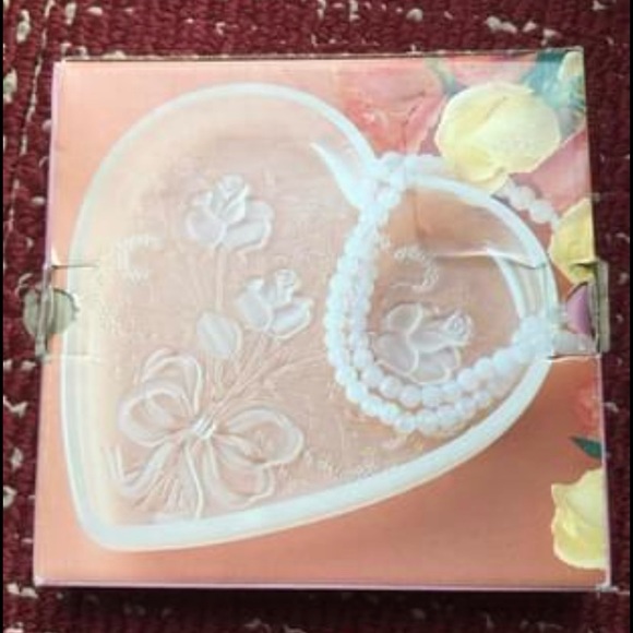 Mikasa Crystal Heart Shape Rose Bouquet Serving Platter - Picture 4 of 4